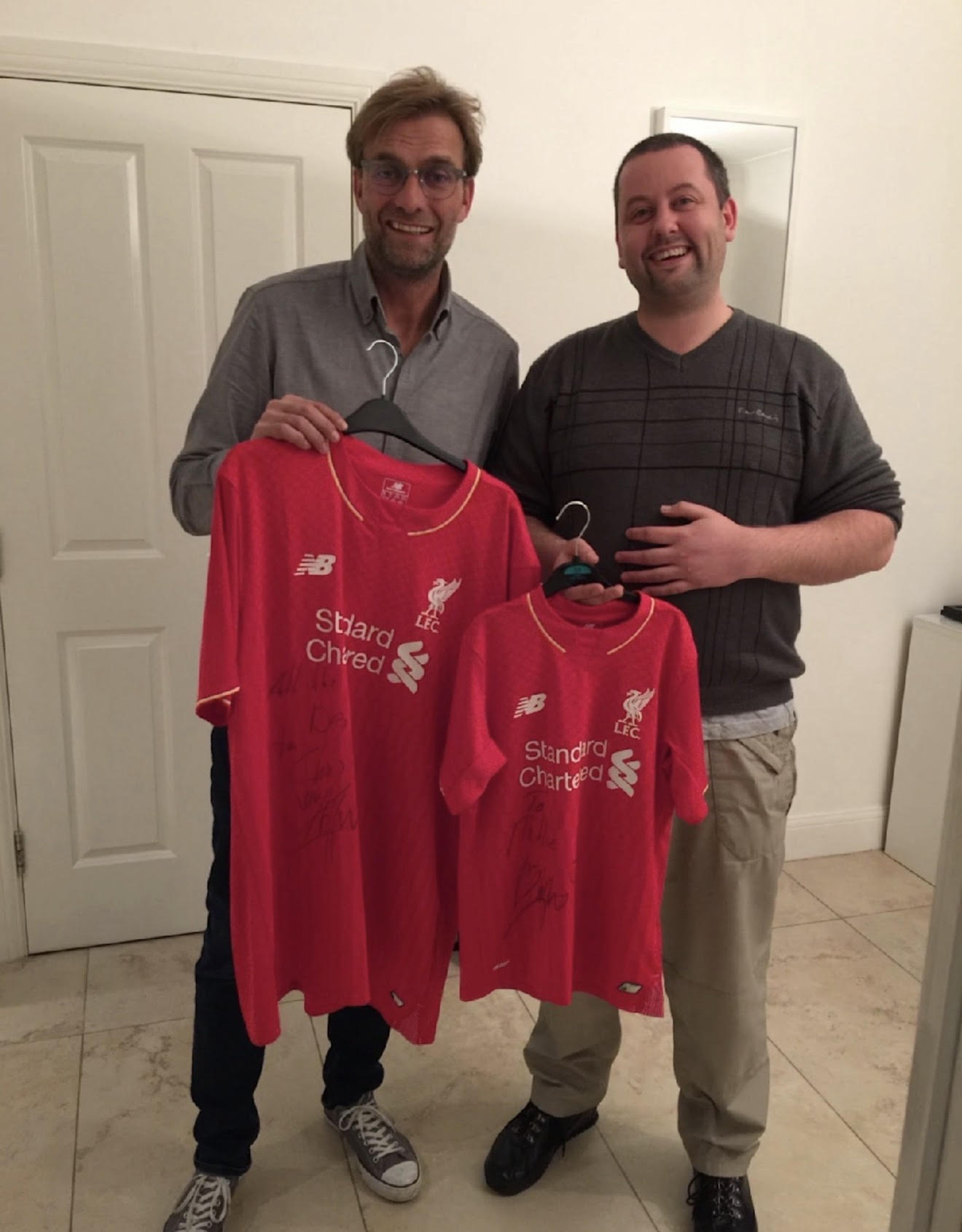 Graham Kennedy with Jürgen Klopp at Klopp's Sefton Park residence in Liverpool, October 2015, after an on-site phone repair commissioned by Liverpool Football Club